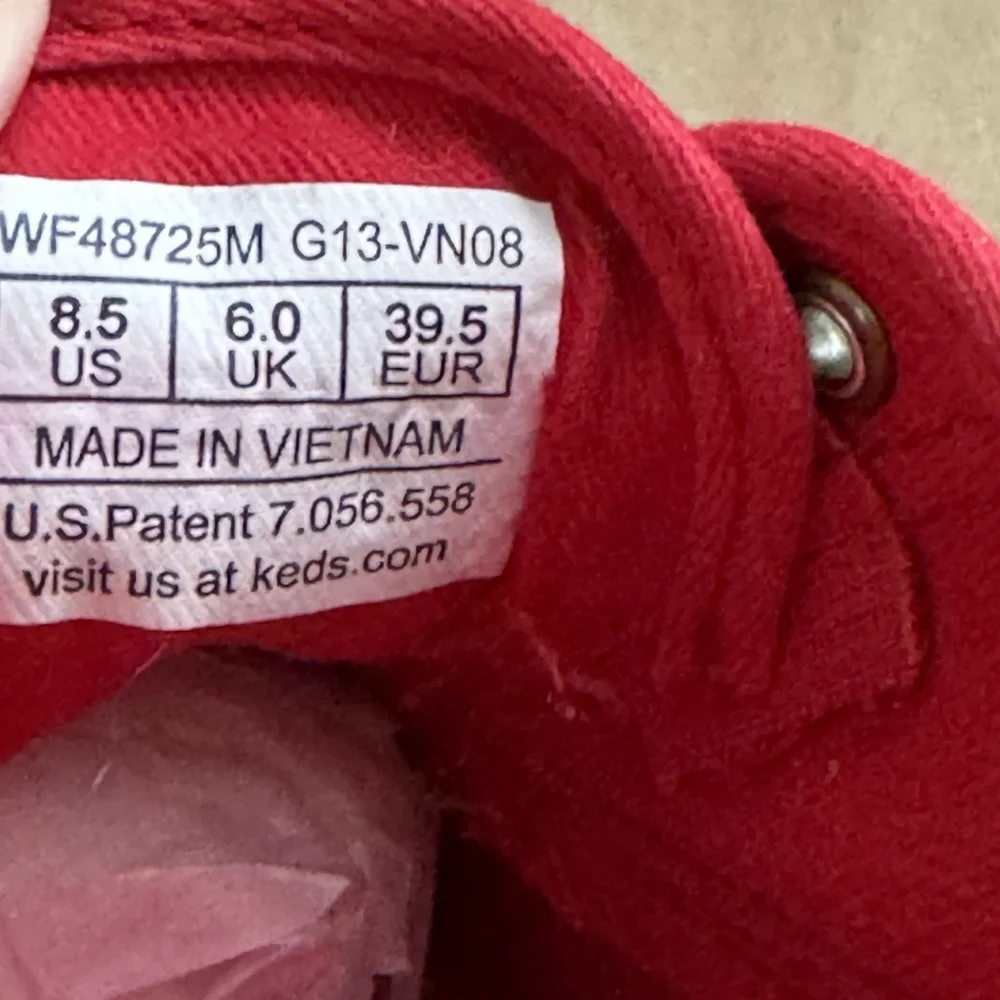 Taylor Swift x Keds Red Lace Slip On Sneakers With Guitar Pick Charm RARE W8.5 - Picture 9 of 9